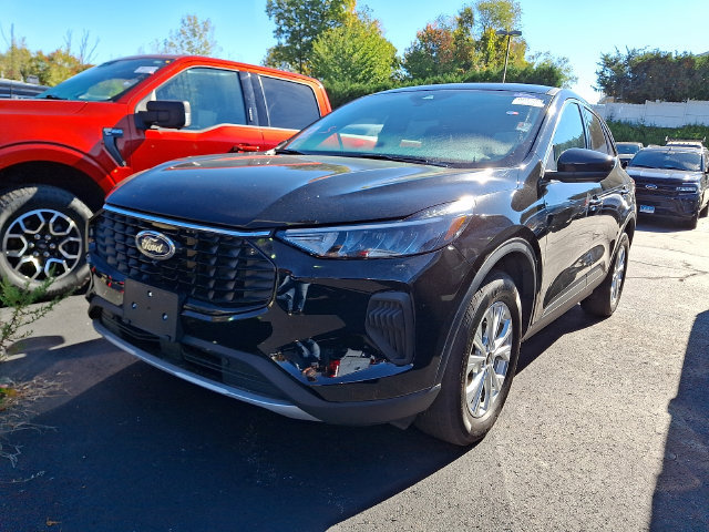Certified 2023 Ford Escape Active w/ Tech Pack #2 AWD/4WD image 2