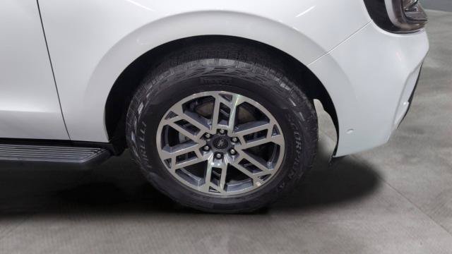 Certified 2025 Ford Expedition Active AWD/4WD image 32