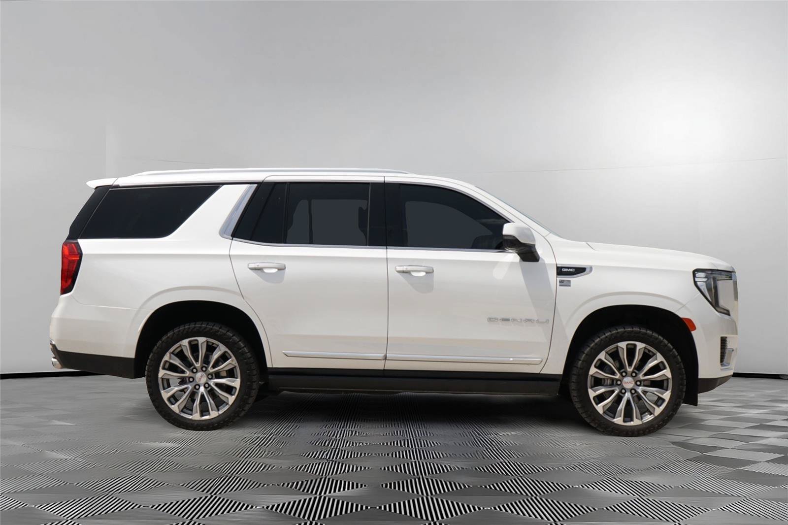Used 2021 GMC Yukon Denali w/ Denali Ultimate Package AWD/4WD image 4