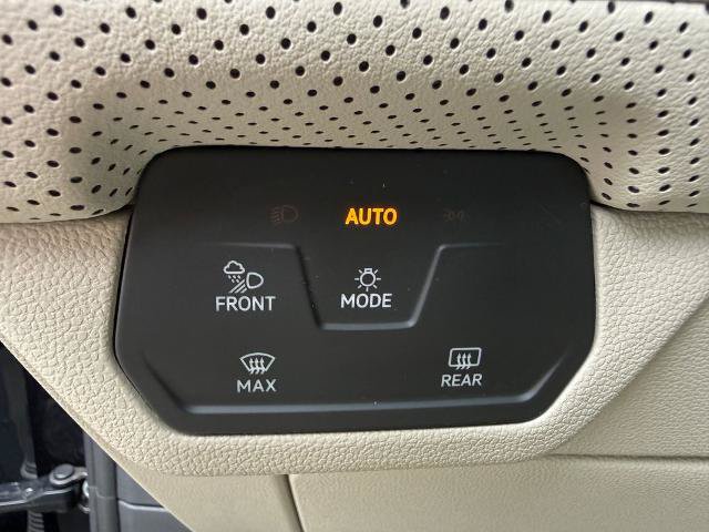 Used 2025 Volkswagen Atlas SE AWD/4WD image 32