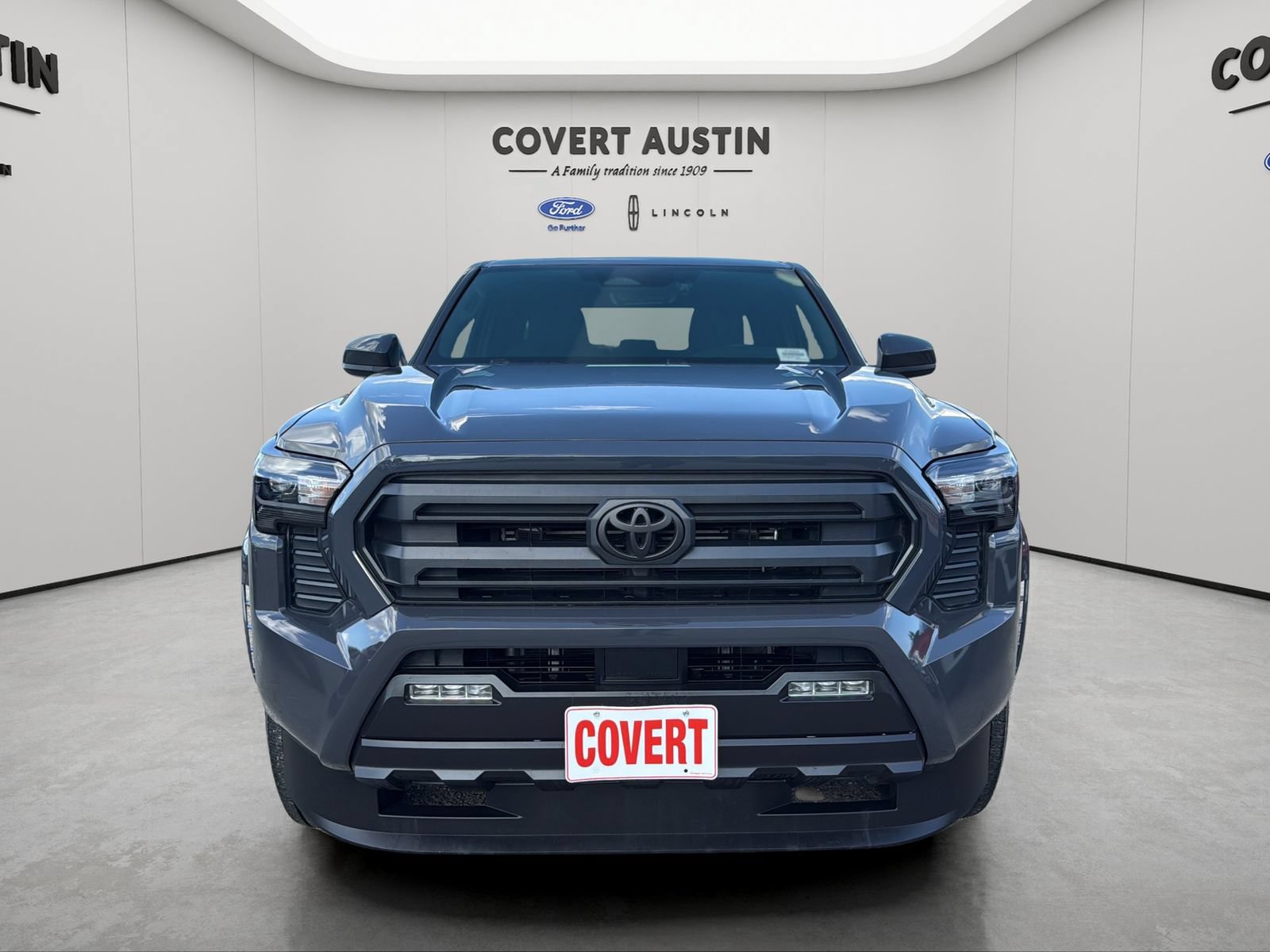 Used 2025 Toyota Tacoma SR5 RWD image 8