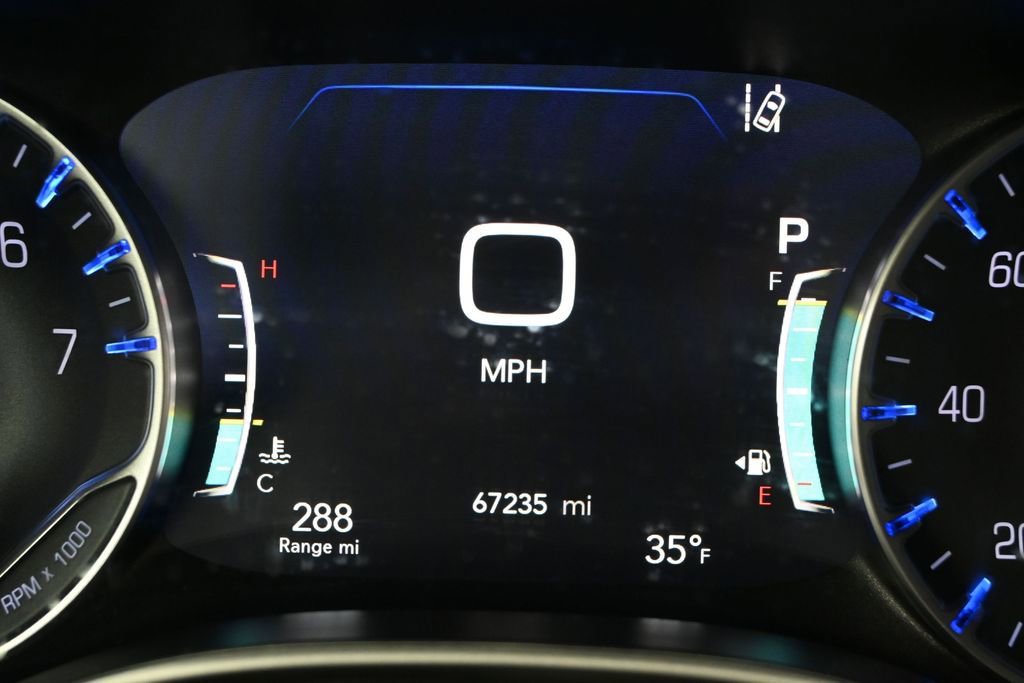 Used 2024 Chrysler Pacifica Touring-L FWD image 32