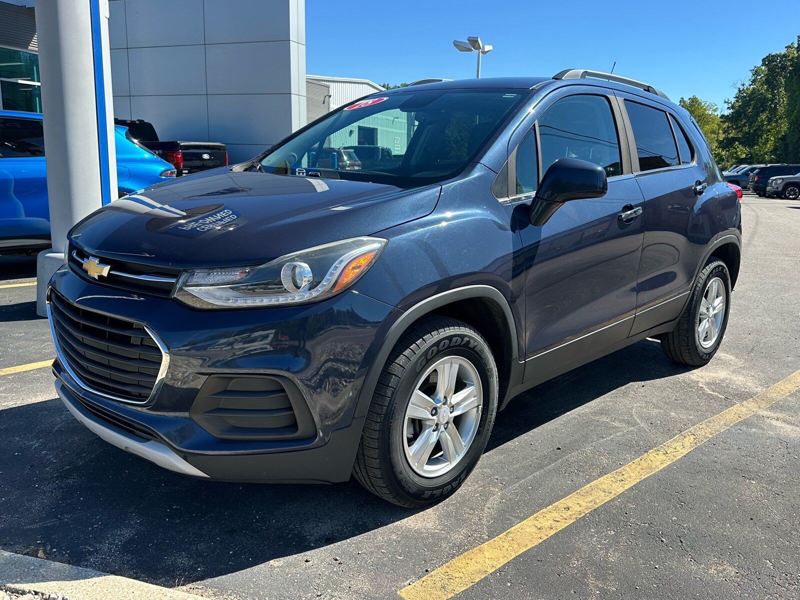 Used 2018 Chevrolet Trax LT w/ LT Convenience Package AWD/4WD image 3