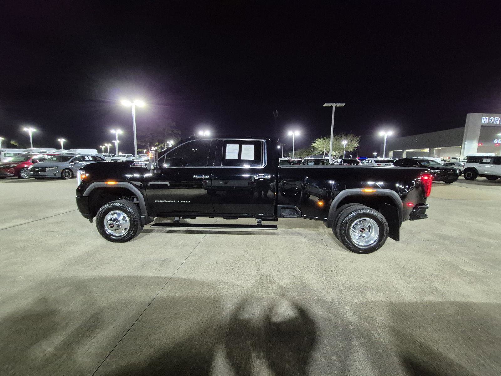 Used 2022 GMC Sierra 3500 Denali image 2
