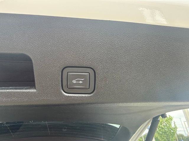 Used 2026 Chevrolet Traverse LT w/ LPO, Floor Liner Package FWD image 29
