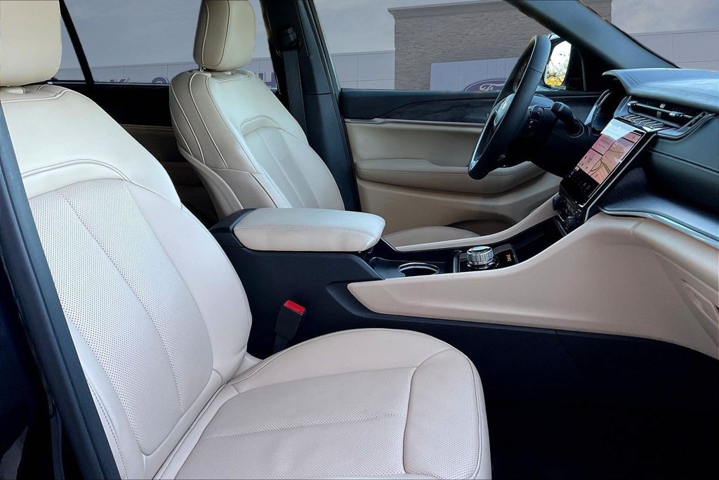 Used 2024 Jeep Grand Cherokee L Limited w/ Luxury Tech Group II RWD image 30
