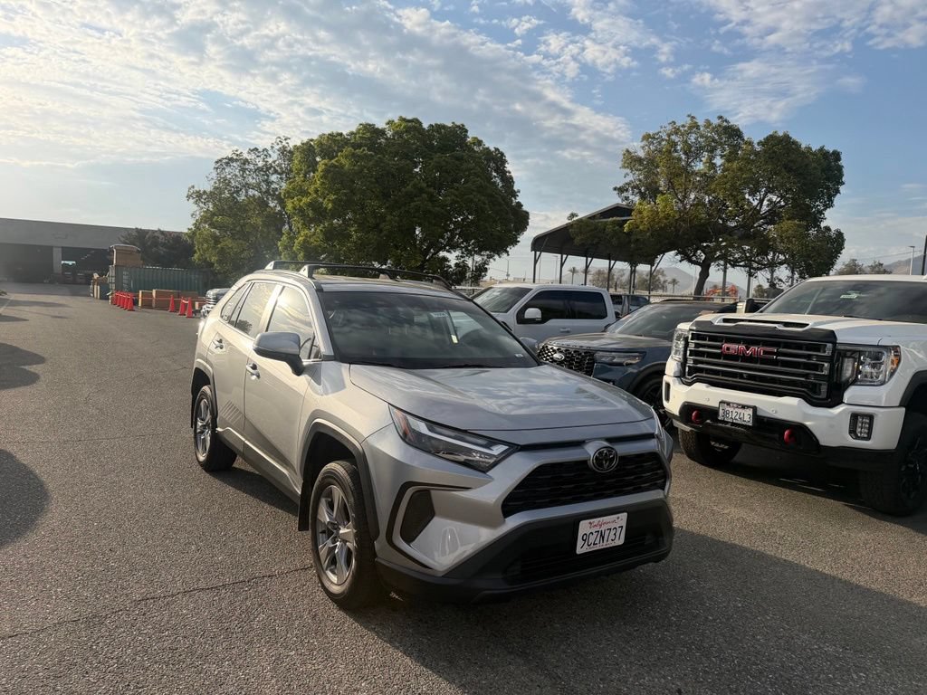 Used 2022 Toyota RAV4 XLE FWD image 3
