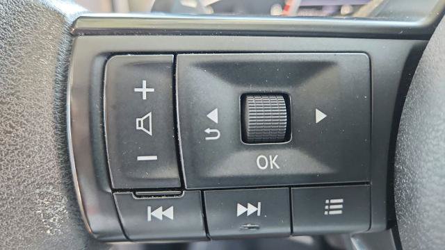 Used 2024 Nissan Rogue SV AWD/4WD image 23