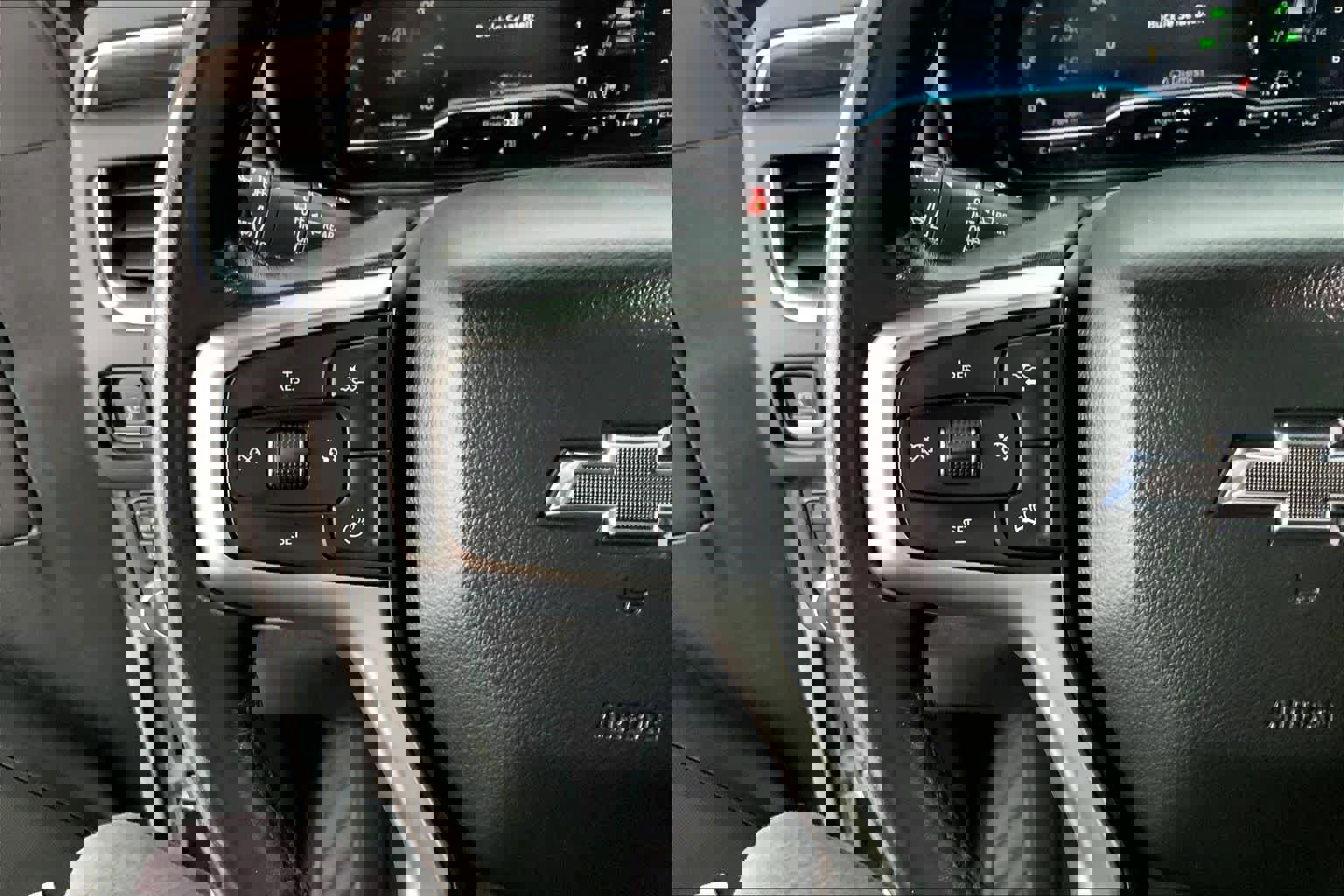 Used 2022 Chevrolet Suburban Z71 w/ Luxury Package image 19