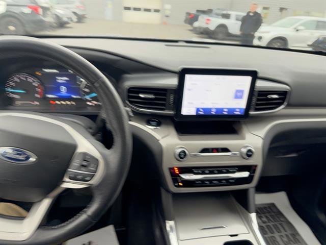 Certified 2022 Ford Explorer XLT w/ Equipment Group 202A image 1