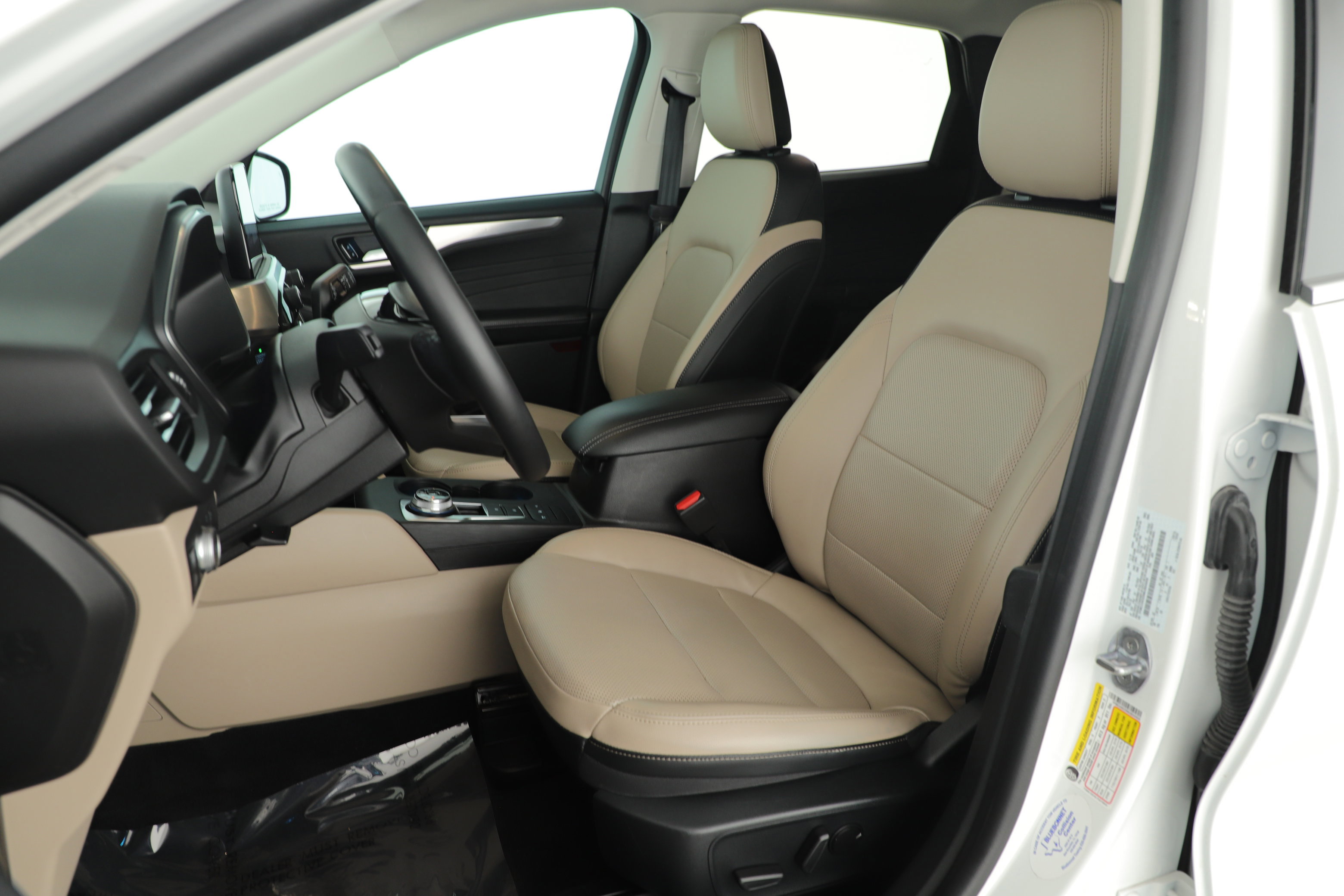 Certified 2021 Ford Escape Titanium image 11