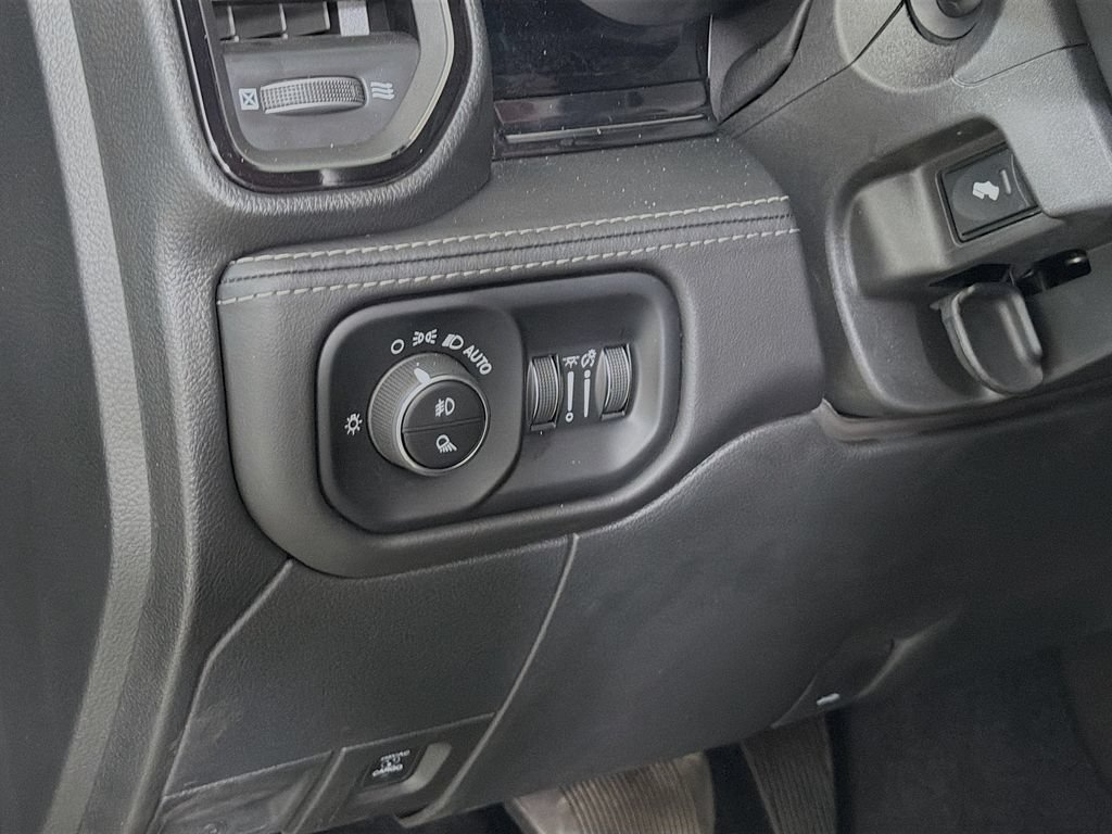 Used 2025 RAM 2500 Limited AWD/4WD image 13
