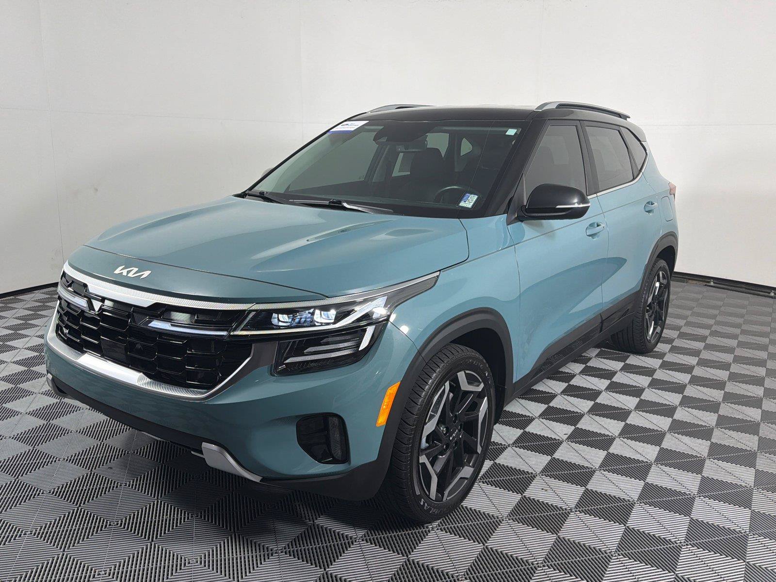 Used 2024 Kia Seltos SX AWD/4WD image 3