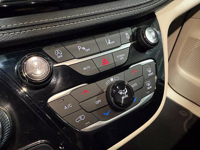 Used 2022 Chrysler Pacifica Touring-L FWD image 15