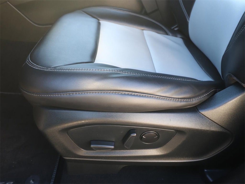 Certified 2023 Ford Explorer XLT w/ Equipment Group 202A image 15