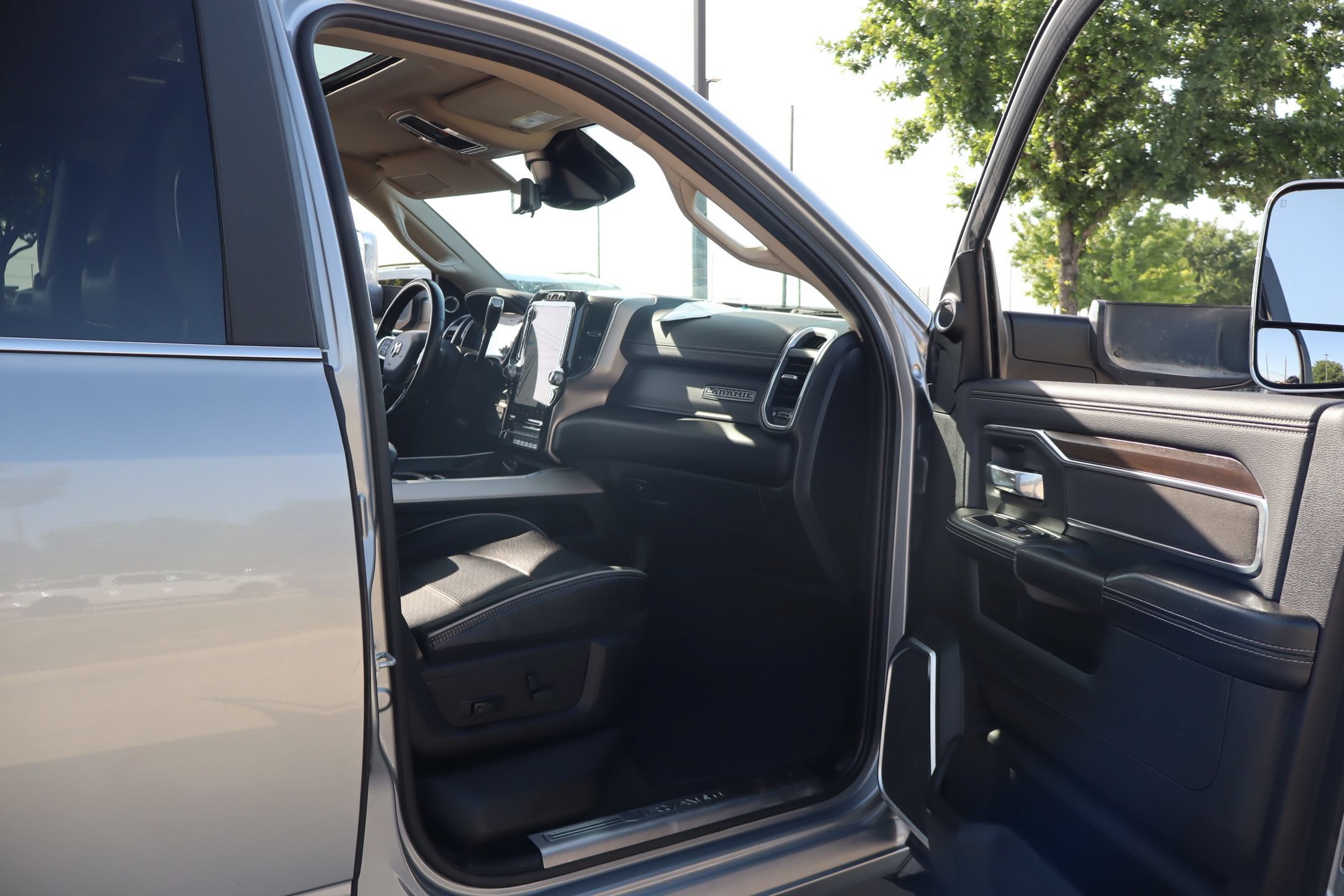 Used 2022 RAM 3500 Laramie AWD/4WD image 32