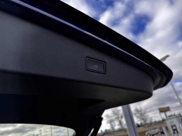 Used 2024 Volkswagen Tiguan SE w/ Panoramic Sunroof Package image 45