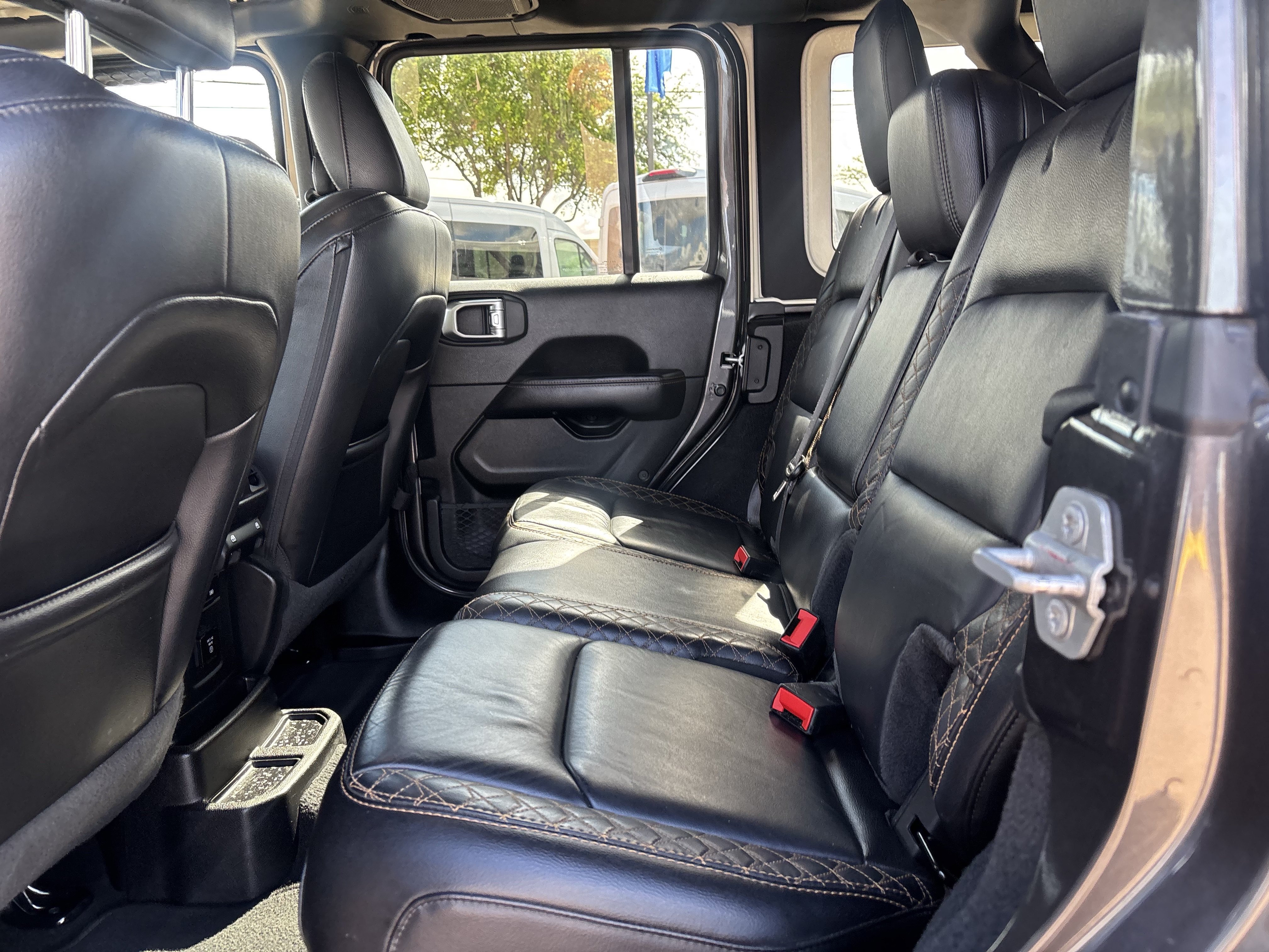 Used 2021 Jeep Wrangler Unlimited Sahara AWD/4WD image 13