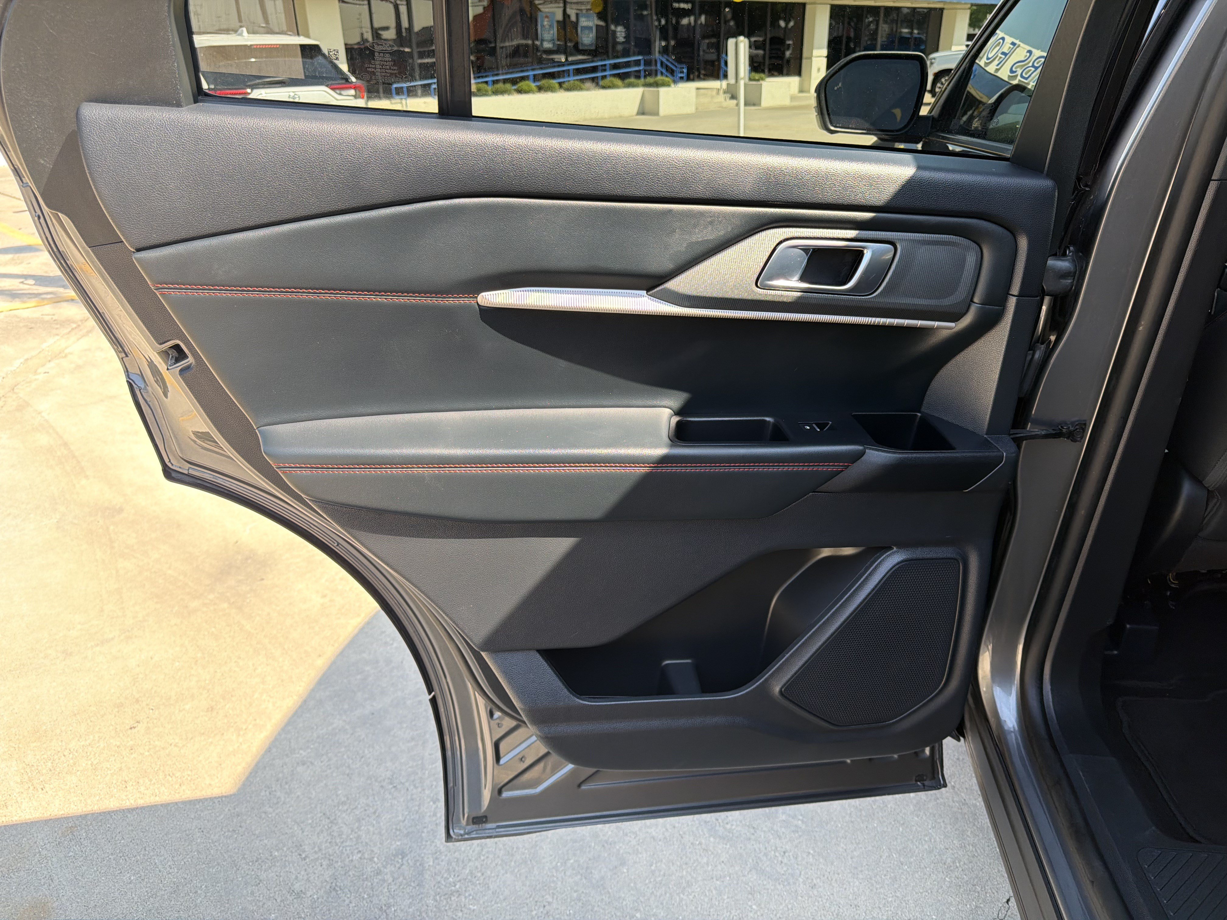 Certified 2025 Ford Explorer ST-Line AWD/4WD image 15