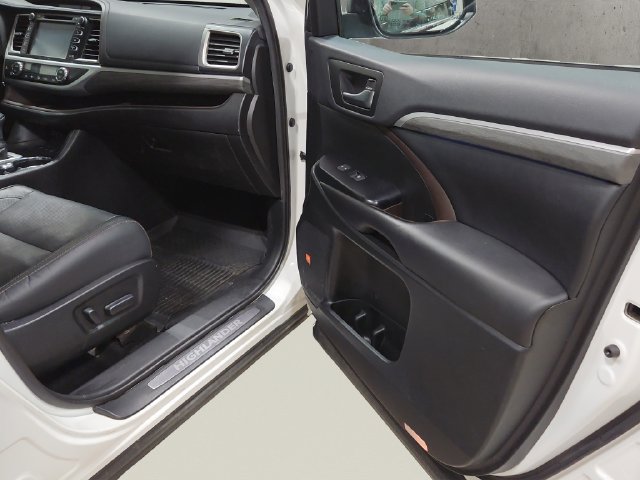 Used 2019 Toyota Highlander Limited AWD/4WD image 19