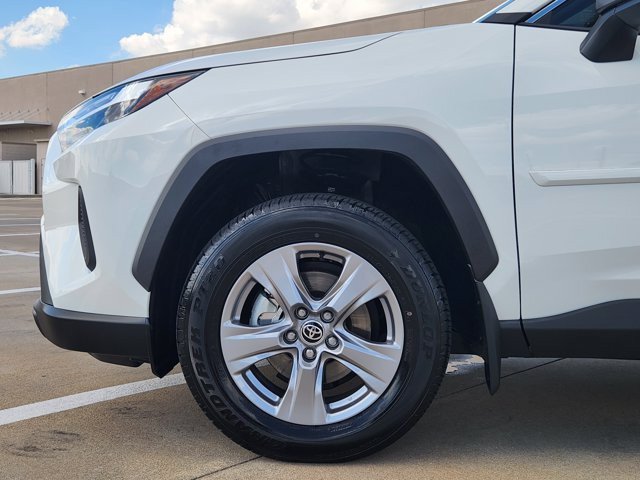 Used 2025 Toyota RAV4 LE AWD/4WD image 8
