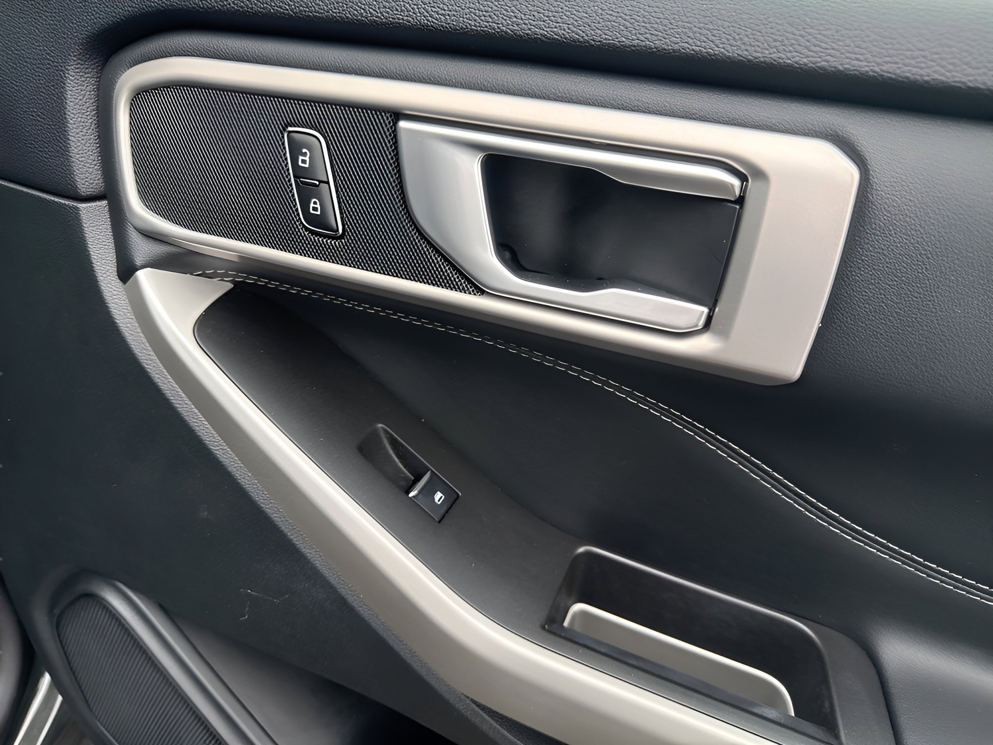 Certified 2023 Ford Explorer XLT w/ Equipment Group 202A image 8