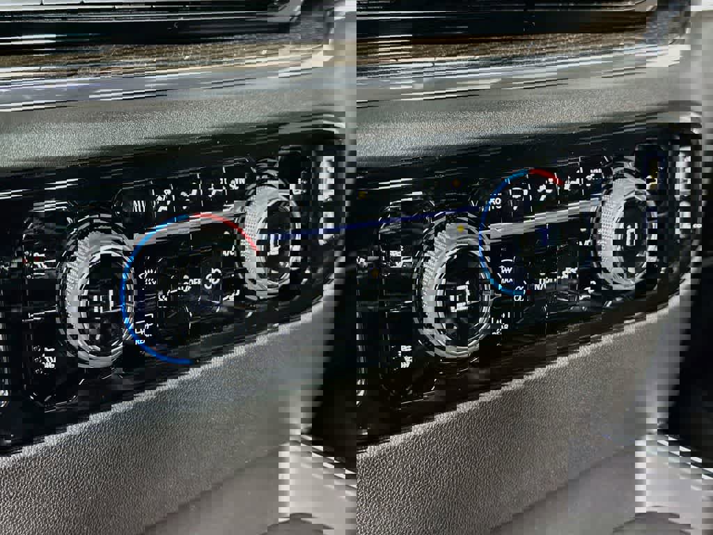 Used 2024 Chevrolet Silverado 1500 RST w/ Z71 Off-Road Package image 21