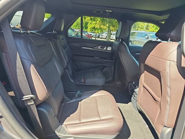 Certified 2025 Ford Explorer Platinum w/ LUX Leather Package AWD/4WD image 11