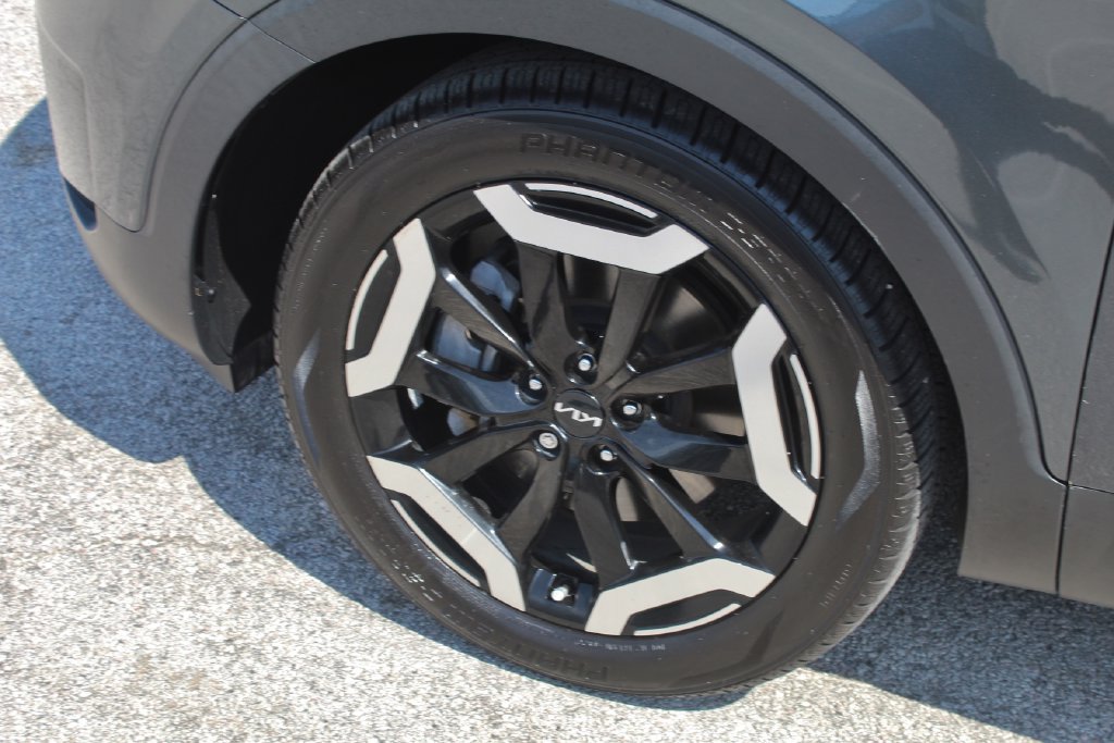 Used 2023 Kia Telluride EX w/ EX Captain's Chair Package FWD image 7