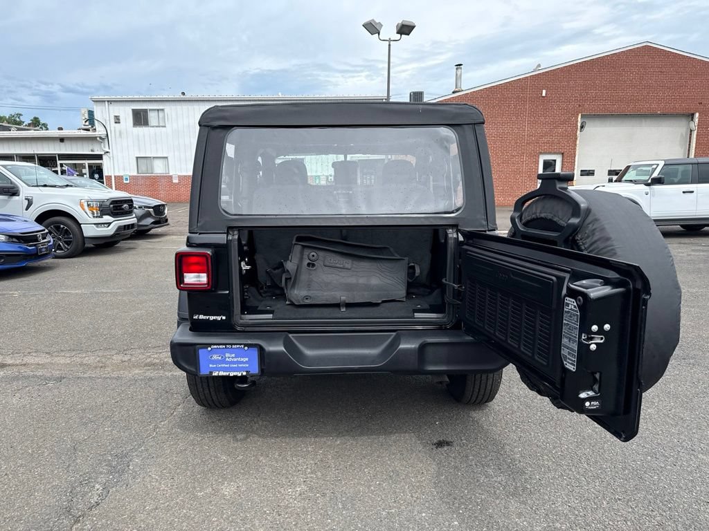 Used 2022 Jeep Wrangler Sport AWD/4WD image 10
