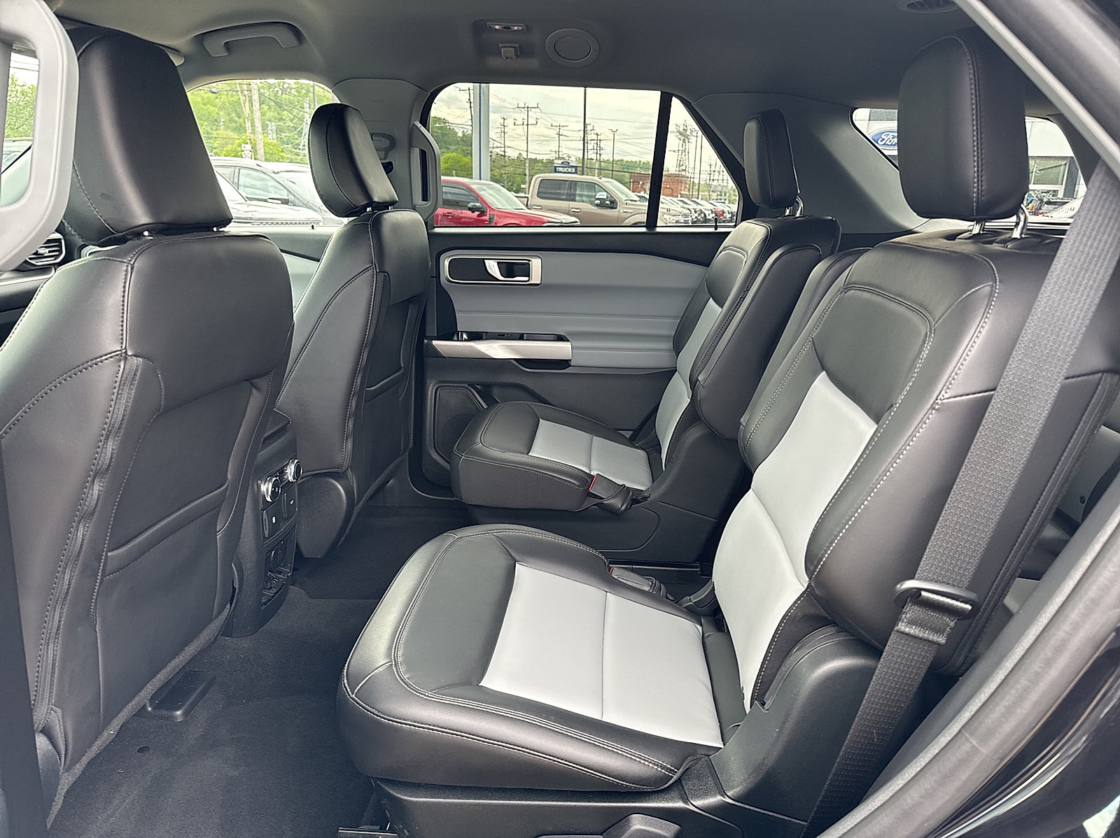 Certified 2023 Ford Explorer XLT w/ Equipment Group 202A AWD/4WD image 10