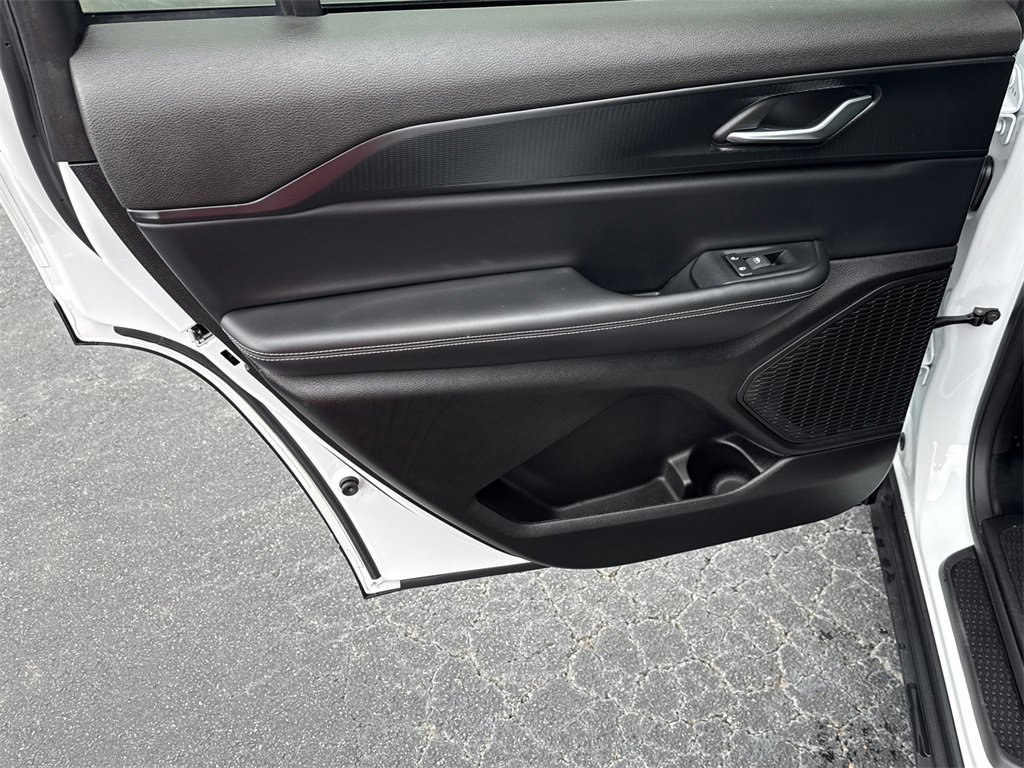 Used 2025 Jeep Grand Cherokee L Altitude image 22