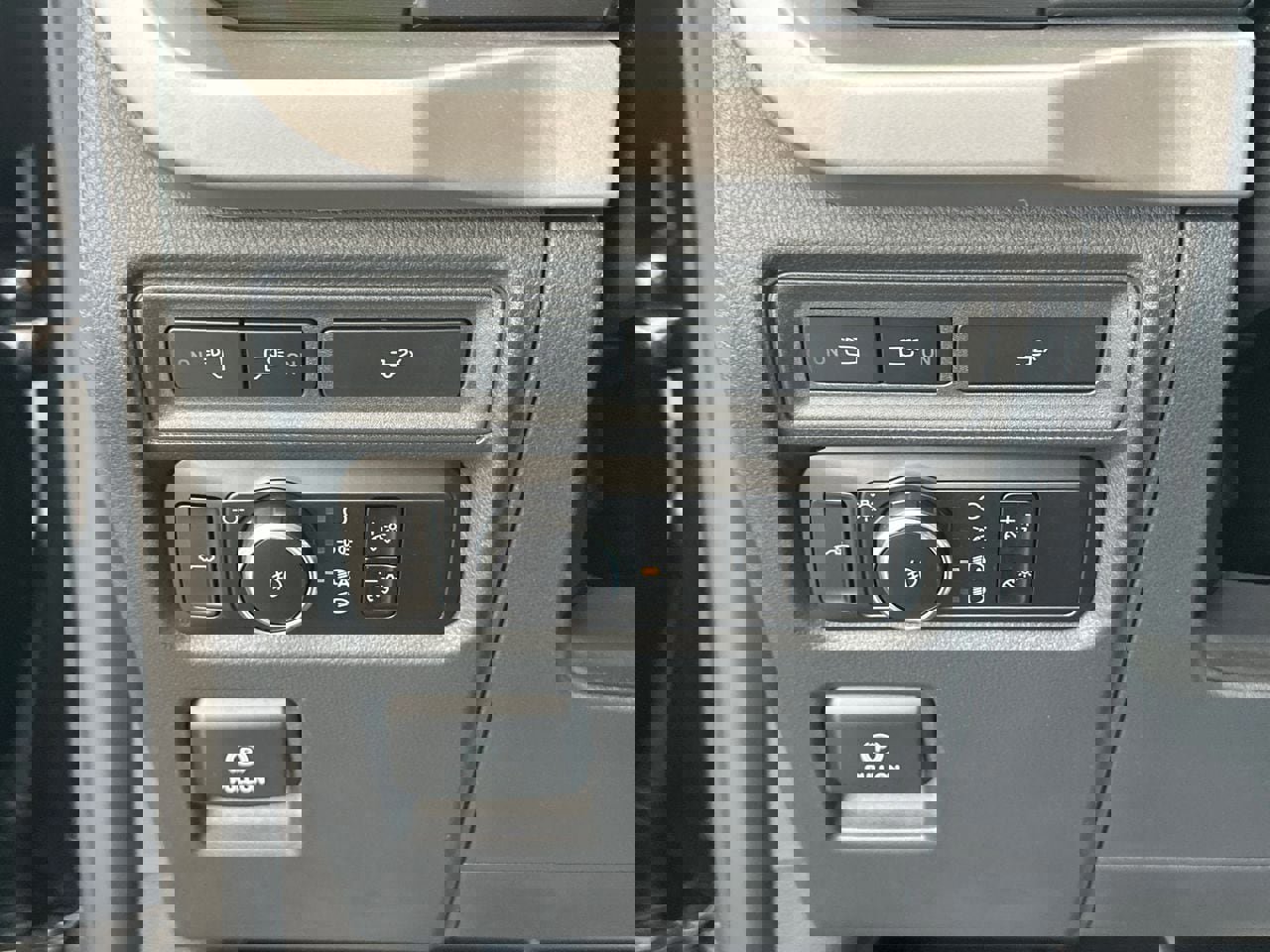 Certified 2023 Ford F150 XLT w/ Equipment Group 302A High image 33