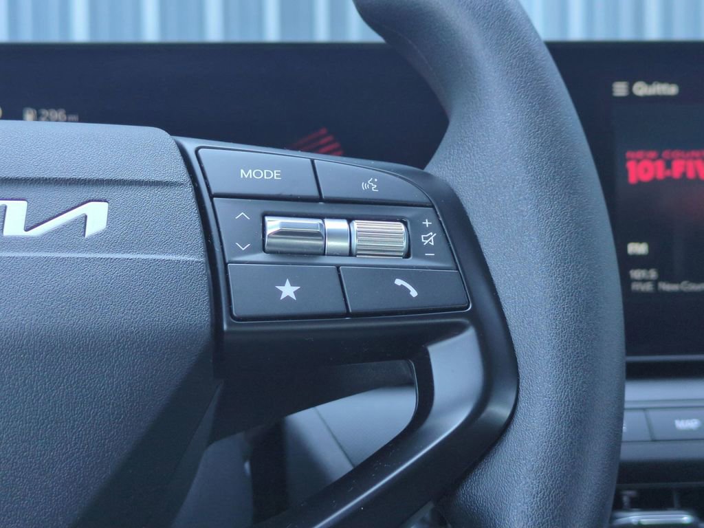 Used 2025 Kia K4 FWD image 17