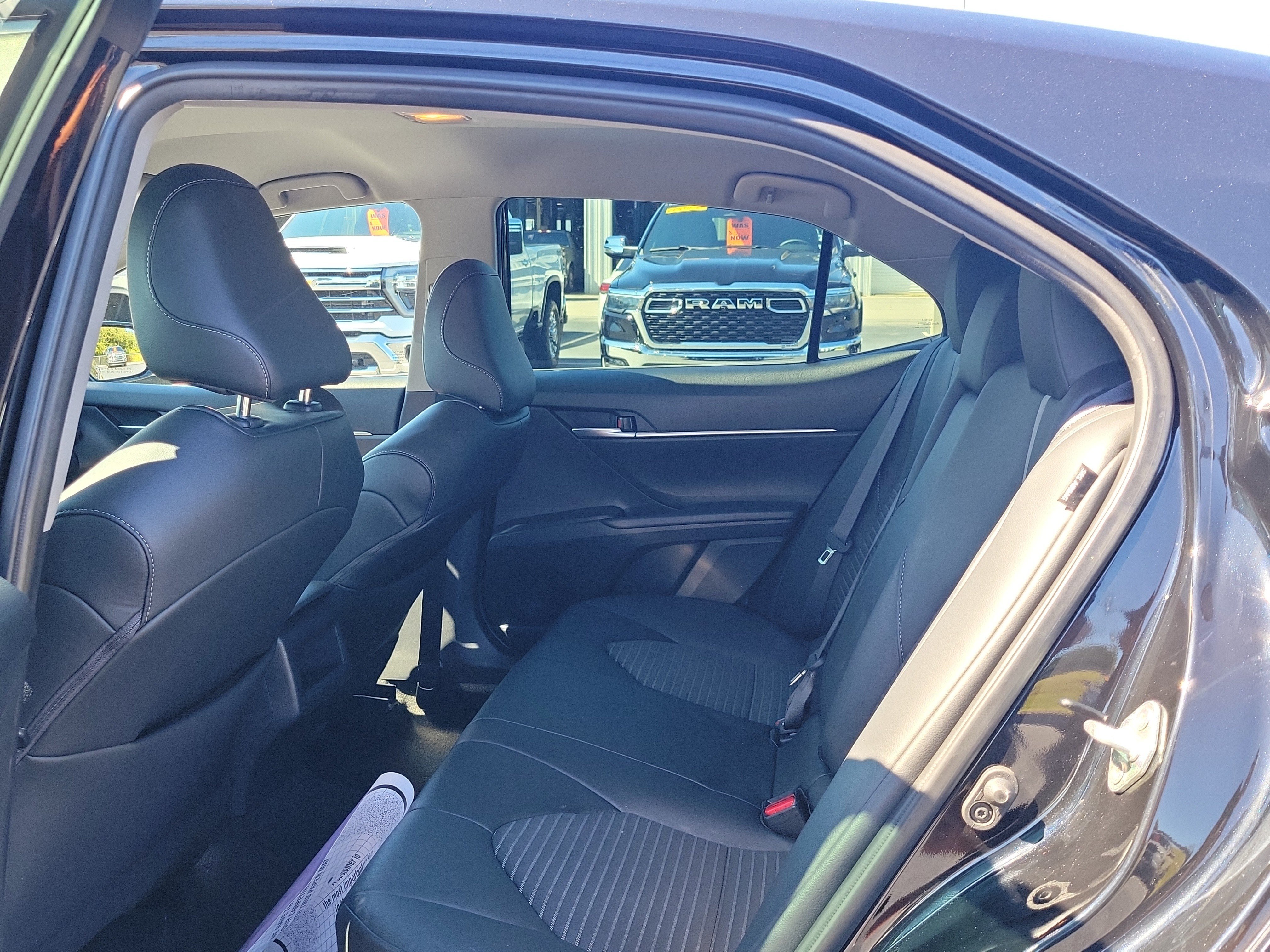 Used 2023 Toyota Camry SE FWD image 12