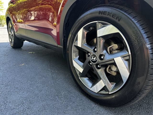 Used 2023 Hyundai Venue SEL FWD image 11