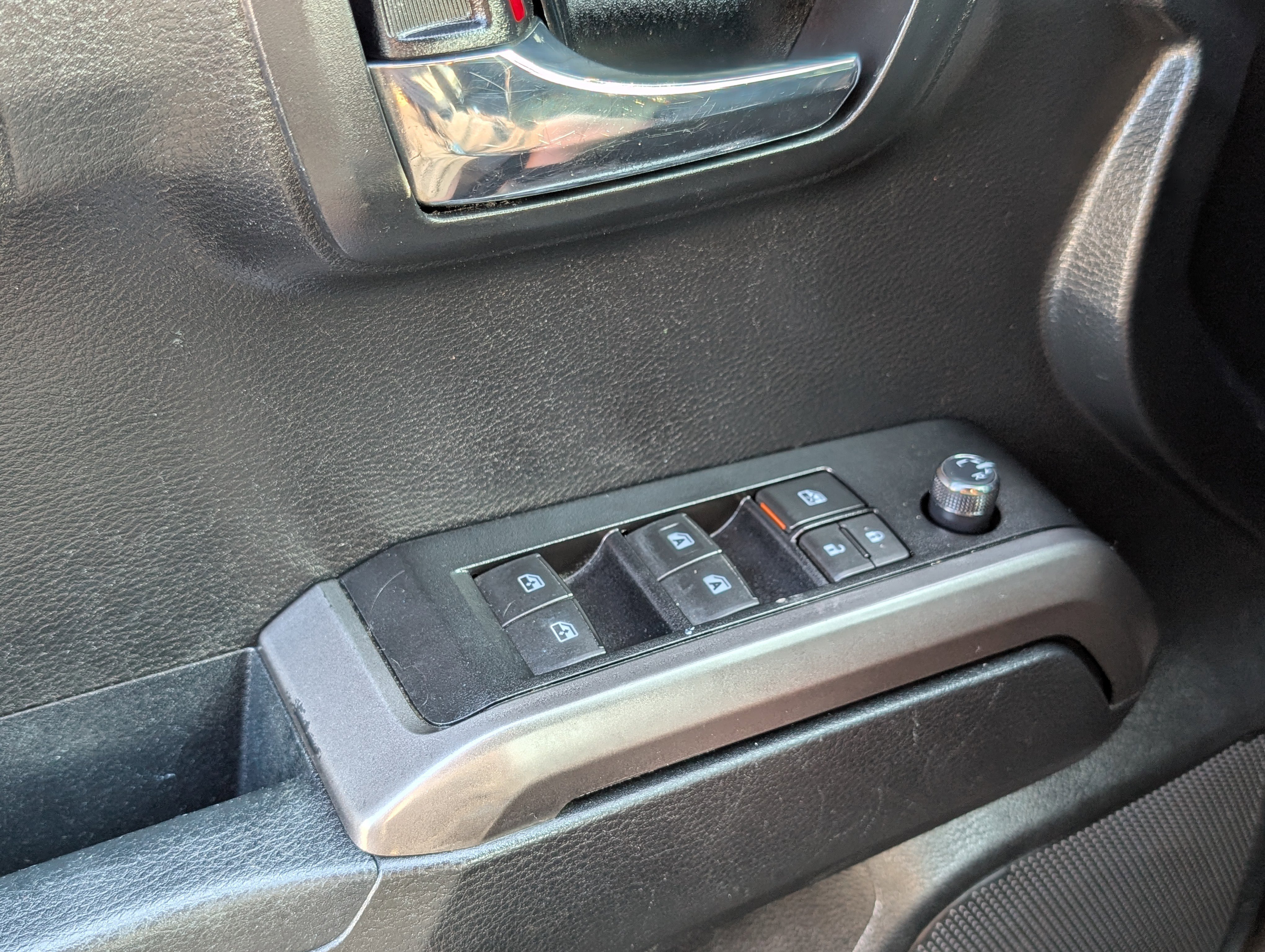 Used 2017 Toyota Tacoma TRD Sport w/ Tow Package image 17