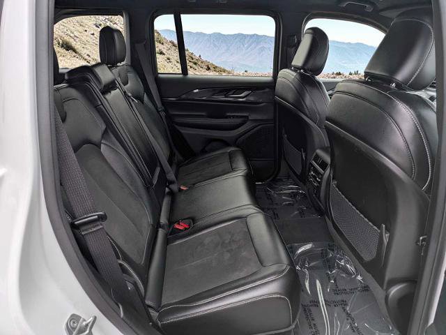 Used 2023 Jeep Grand Cherokee Altitude image 23