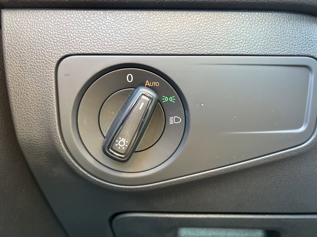 Used 2022 Volkswagen Tiguan S image 23