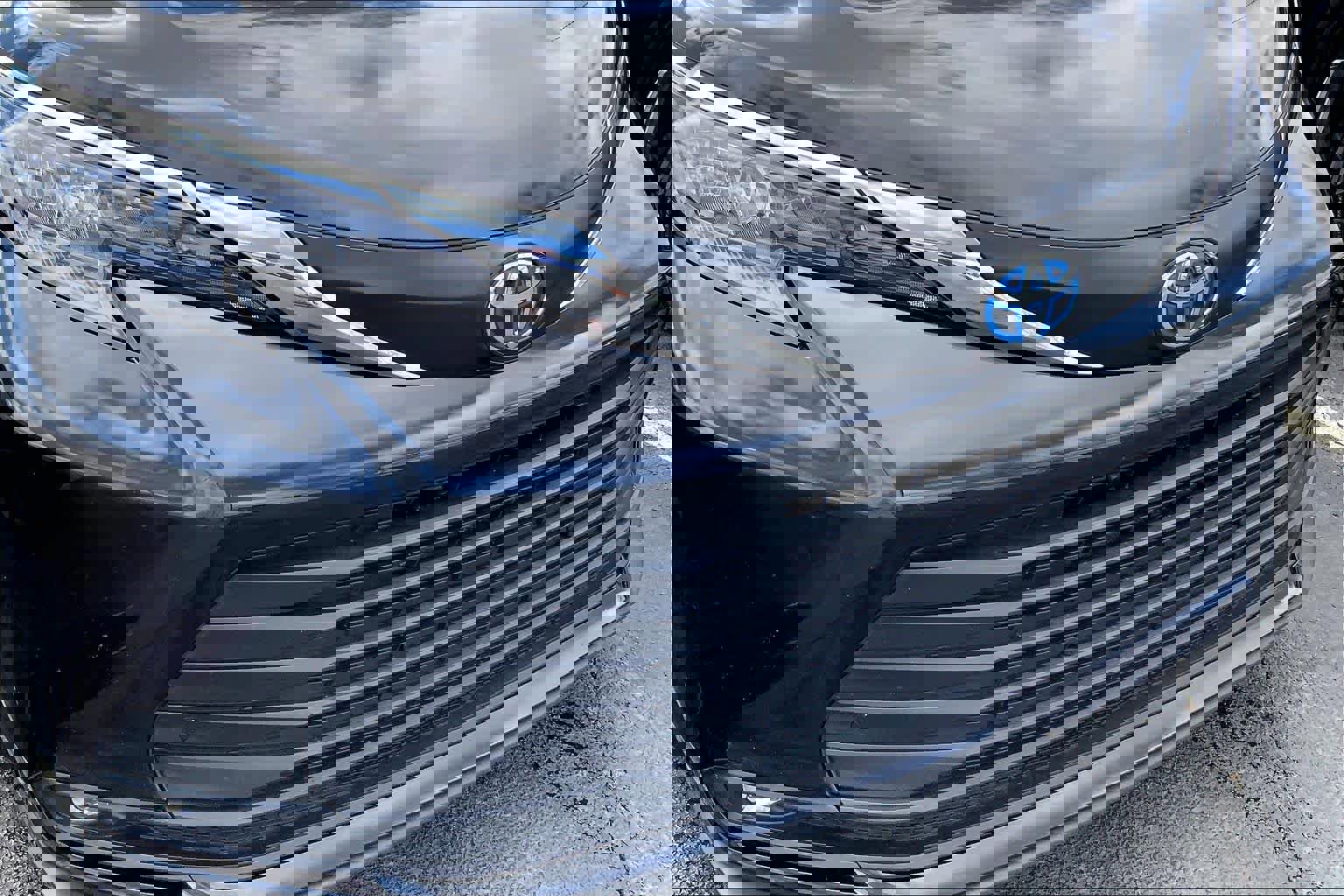 Used 2025 Toyota Sienna XLE image 29