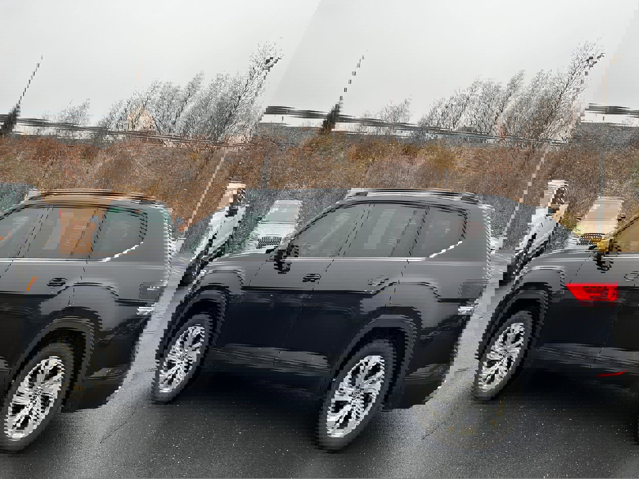 Used 2021 Volkswagen Atlas SE image 3