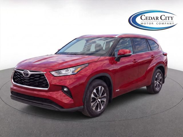 Used 2020 Toyota Highlander XLE AWD/4WD image 2