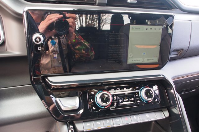 Used 2025 GMC Sierra 1500 AT4 w/ AT4 Premium Package image 25