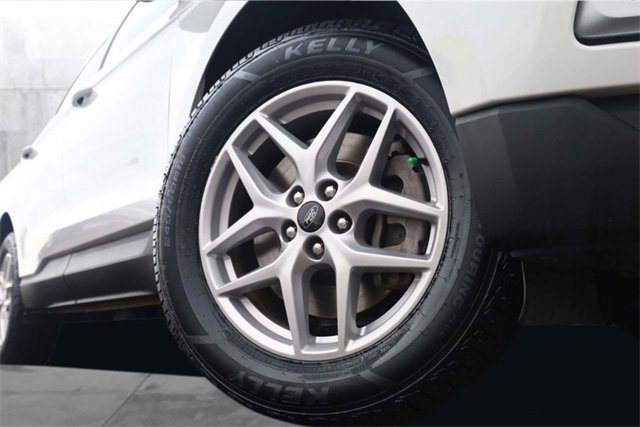 Certified 2024 Ford Edge SEL image 3