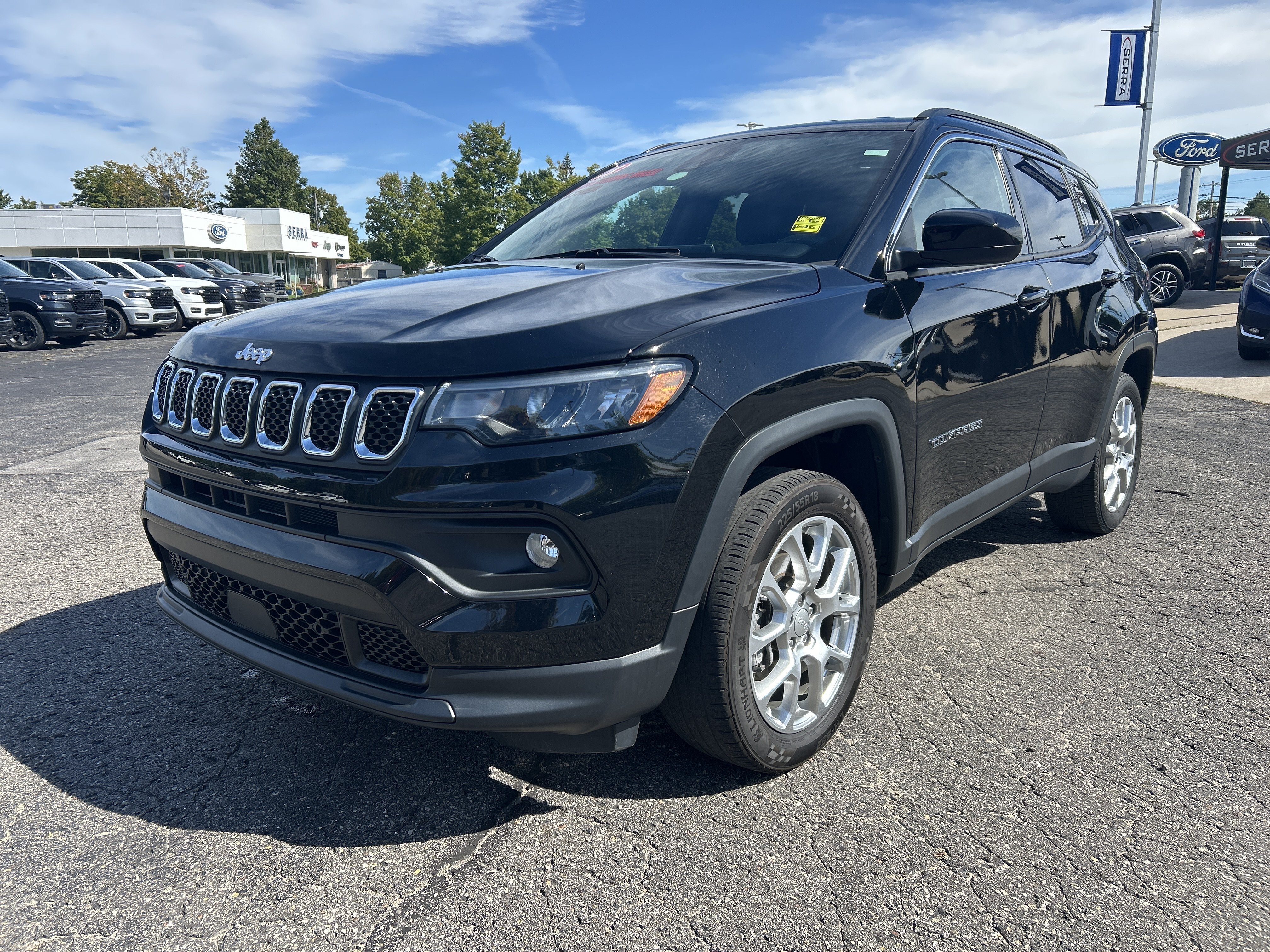 Used 2023 Jeep Compass Latitude AWD/4WD image 7