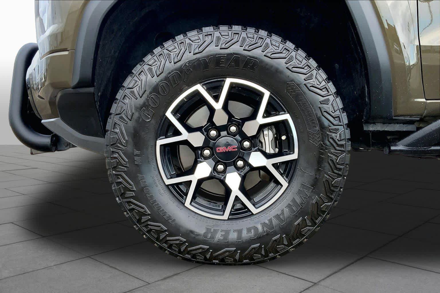 Used 2024 GMC Canyon AT4X AWD/4WD image 11