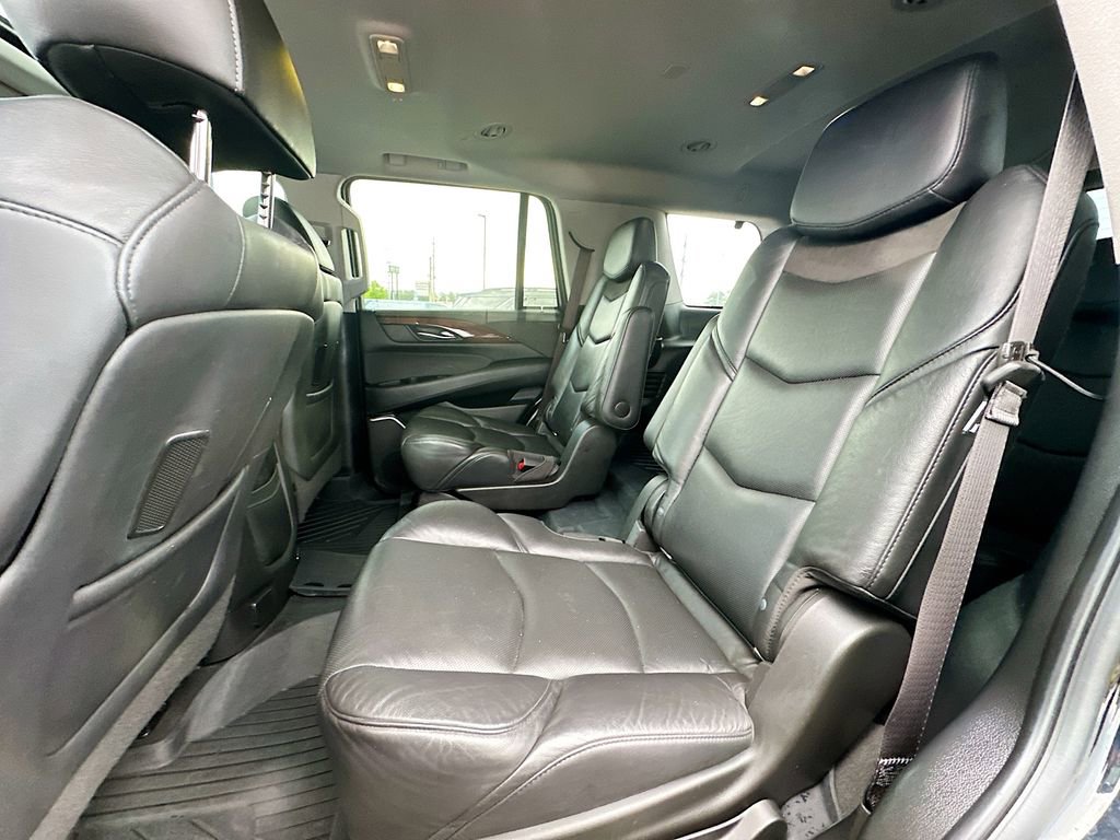 Used 2019 Cadillac Escalade Luxury RWD image 4