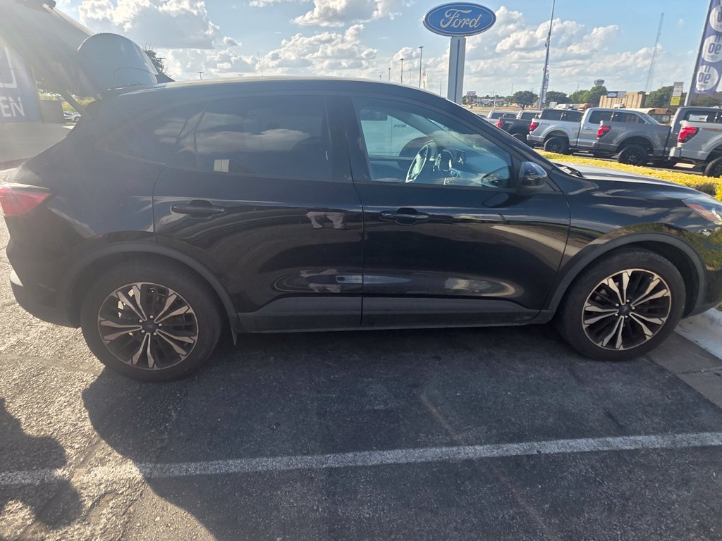 Certified 2022 Ford Escape SE w/ SE Sport Appearance Package FWD image 4