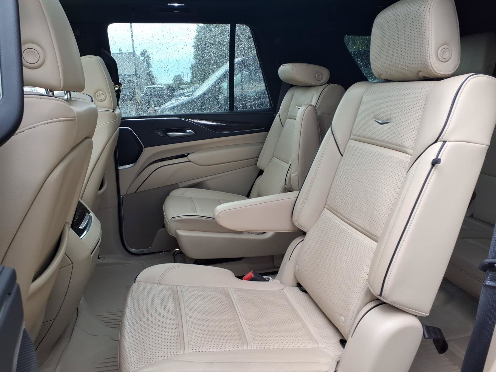 Used 2023 Cadillac Escalade Premium Luxury w/ LPO, Floor Liner Package AWD/4WD image 28