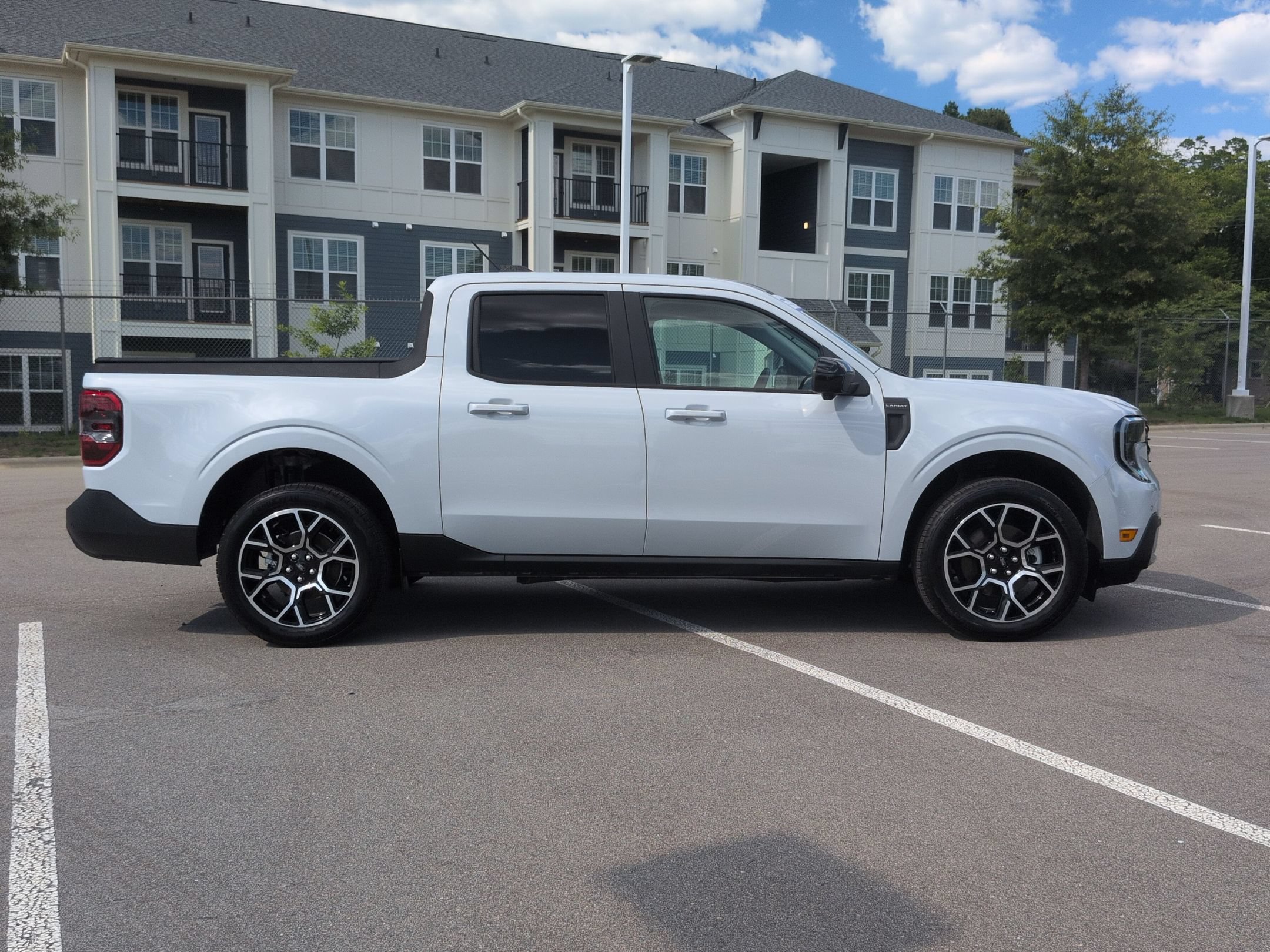 Certified 2025 Ford Maverick Lariat w/ 4K Tow Package AWD/4WD image 3